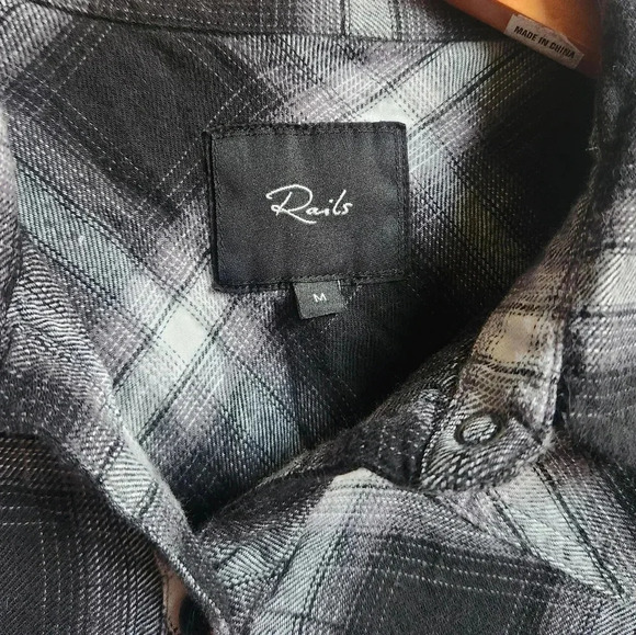 Rails Jaxton Plaid Button Down Long Sleeve Shirt Size Medium - Picture 6 of 9